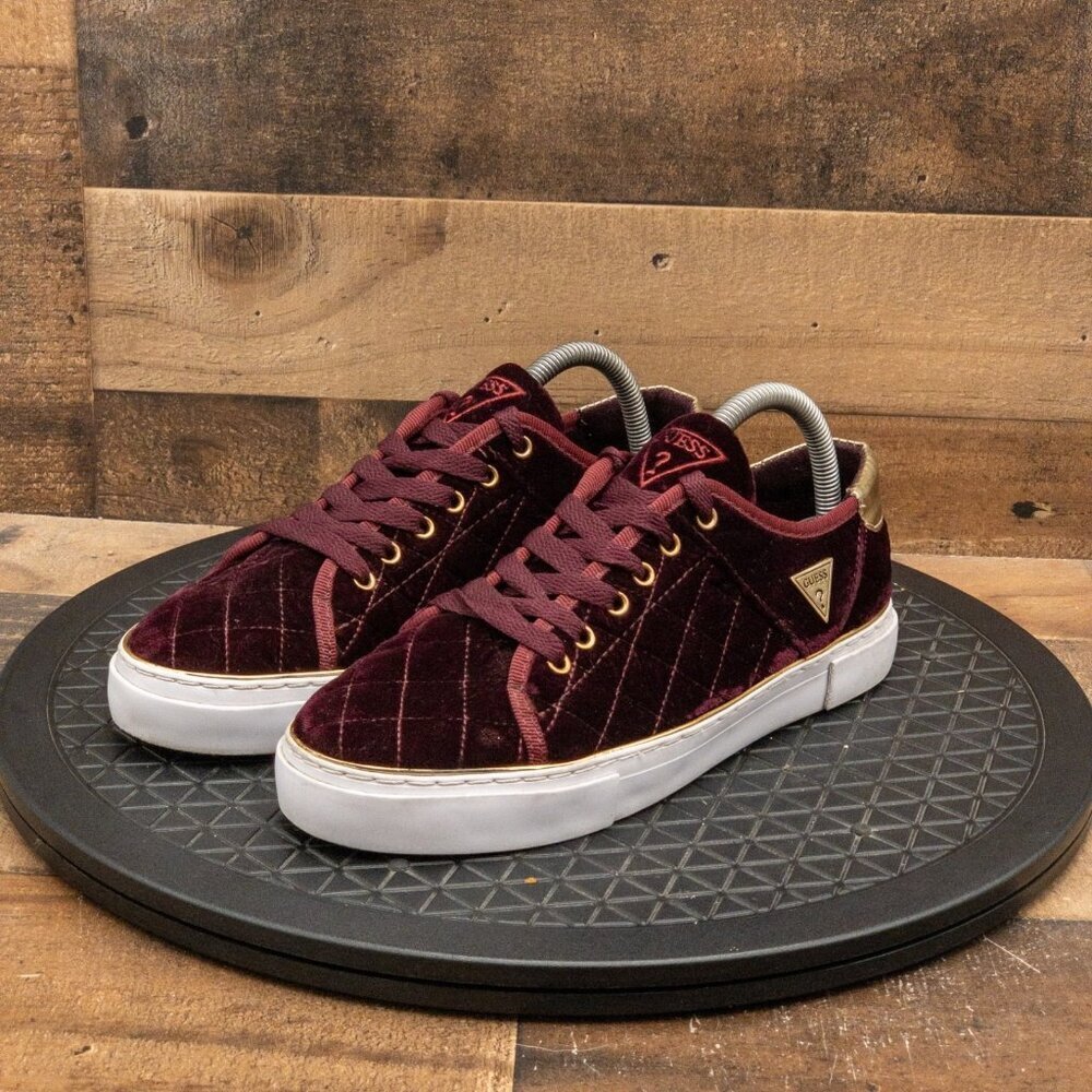 GUESS GOOD ONES 2 WOMENS CASUAL SHOES FAUX VELVET MAROON GOLD LOW SIZE 8.5M